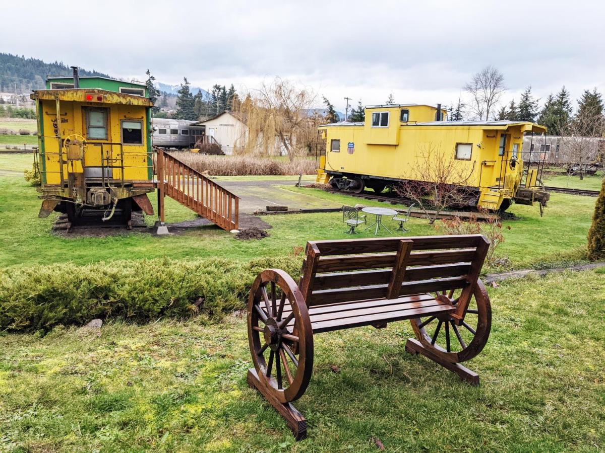 Olympic Railway Inn Скуим Екстериор снимка